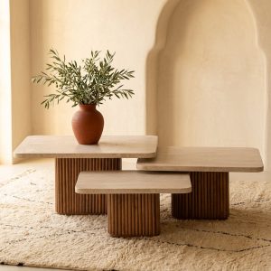 Table basse Tameslohte en travertin naturel